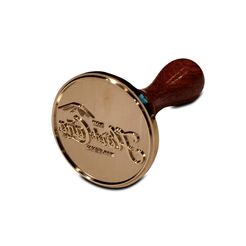 <p>Te apasiona la coctelería fina y la mixología. Ahora, dale a tus creaciones el toque maestro con el elegante sello para hielos Flor de Caña. Es el detalle perfecto para que tus cócteles deslumbren con un sello de distinción.</p>