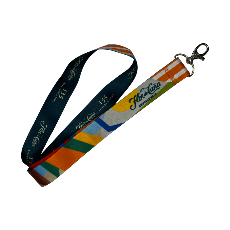<p><meta charset="utf-8"><b>Muestra tu preferencia por el mejor ron del mundo con este elegante y moderno lanyard de Flor de Caña.</b> Este sofisticado accesorio no solo te permite llevar tu credencial con distinción, sino que es perfecto para organizar tus llaves o cualquier objeto importante. ¡Llévalo contigo a todas partes!</p>