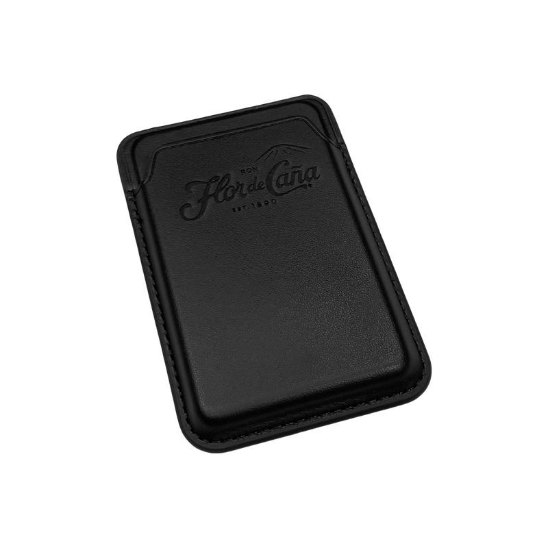 <p><meta charset="utf-8"><b>Estilo y protección en uno:</b> Esta cartera para iPhone, con el sello inconfundible de <b>Flor de Caña</b>, guarda tus tarjetas de forma segura y con un diseño que destaca. ¡Ideal para llevar a donde sea!</p>