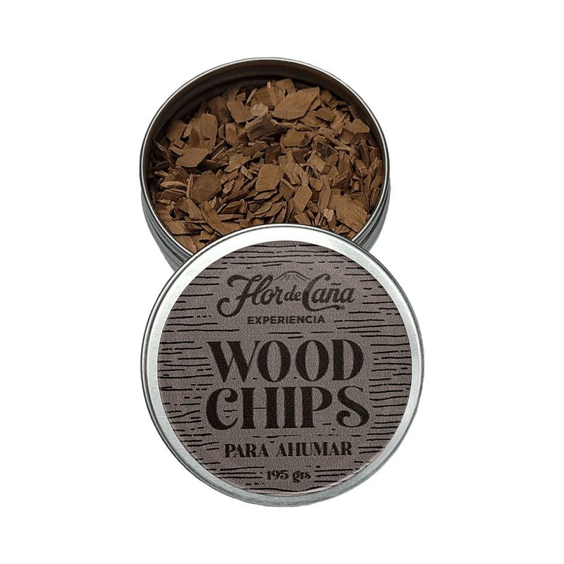 <p><meta charset="utf-8">Descubre el secreto de un ahumado perfecto con nuestras virutas de roble blanco americano, cuidadosamente extraídas de barricas que han sido testigos del añejamiento de nuestro ron Flor de Caña en Nicaragua. Un regalo de la naturaleza, sin aromas añadidos, que te permitirá compartir la pasión por la coctelería sustentable.</p>