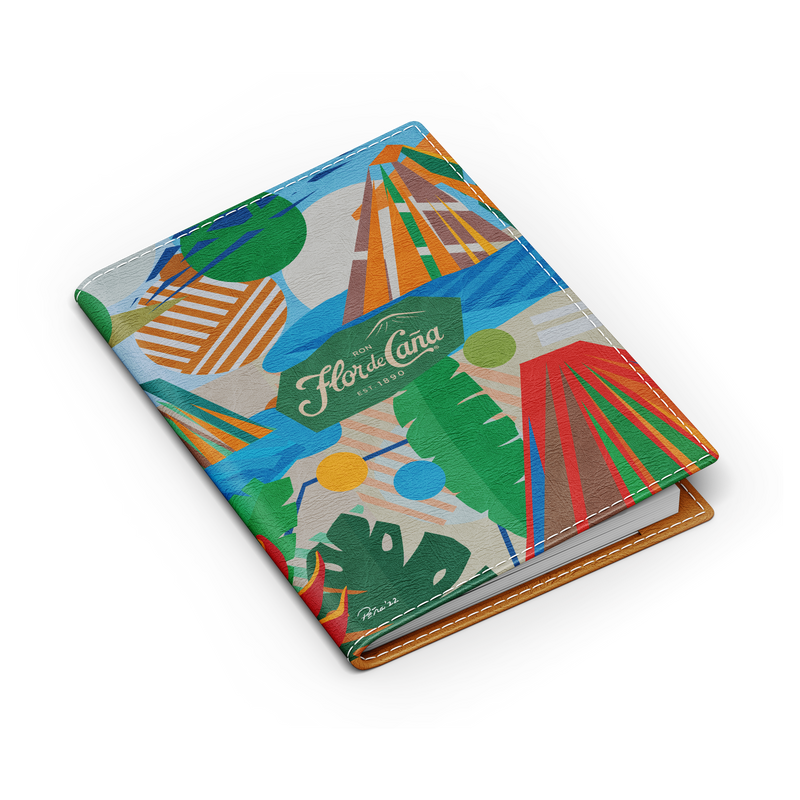 <p><meta charset="utf-8">Convierte tu pasaporte en una obra de arte. Con este exclusivo protector de <b>Flor de Caña</b>, ilustrado por el talento nicaragüense de <b>Rodolfo Peña</b>, llevas contigo algo más que un documento: llevas el compromiso sostenible y el legado familiar del mejor ron del mundo a cada frontera que cruzas.</p>