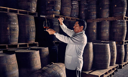 Foto de cliente viviendo la experiencia de Maestro Ronero